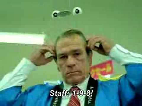 Alien Tommy Lee Jones came to Japan to research the human on earth. When he first came to earth, he went to a movie theater and saw Tommy Lee Jones in a