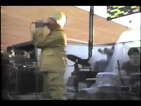 Green Jello at Buffalo State College open for the Ramones 1985. Videography/Archive footage: Eugene Kelly Vocals/Puppets: Bill Manspeaker Guitar 1: Kiko Keit...