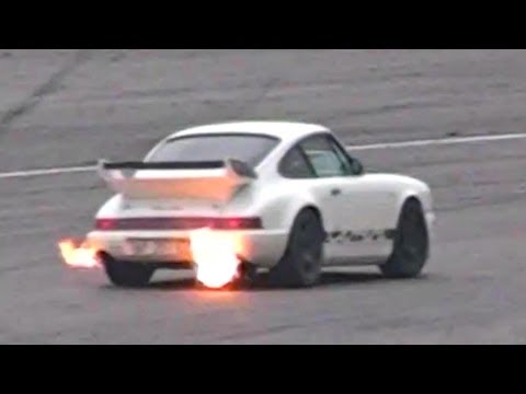 Porsche 964 Carrera RS shooting flames on the track LOVELY SOUND