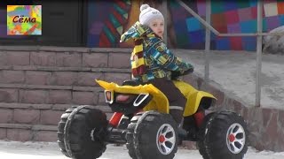 Гиганский детский квадроцикл – дети катаются giant childrens ATV children ride