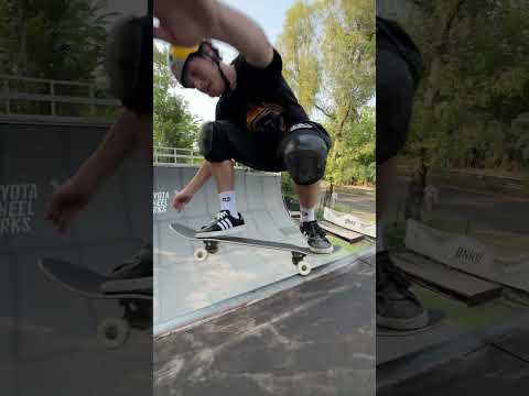 Alessandro Mazzara, Manual roll up the extension at the Bunker Skatepark, Rome! #skateboarding #vert