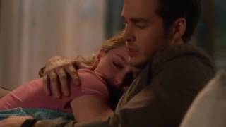 Supergirl 2x14 - Mon-El comfort Kara scene