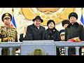 Kim Jong Un präsentiert Tochter bei Militärparade | AFP