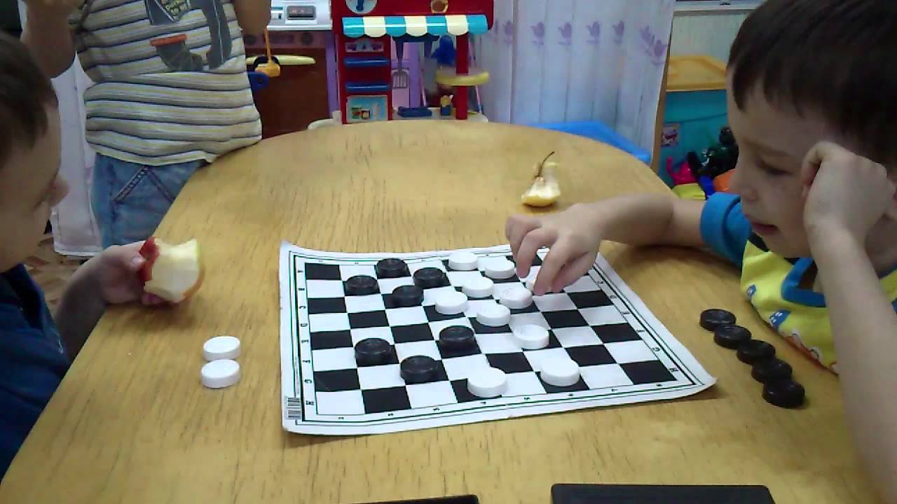 Играть онлайн шашки