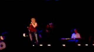Watch Trisha Yearwood Lying To The Moon video