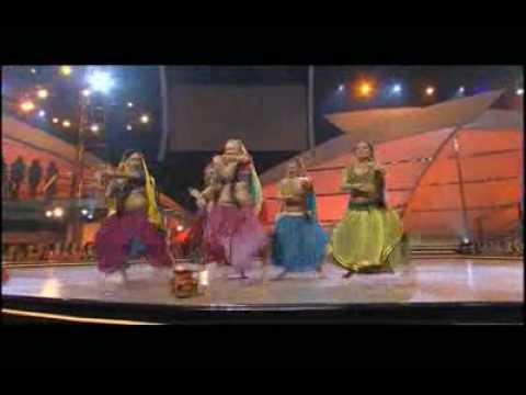 Rangeelo maro dholna - American girls...