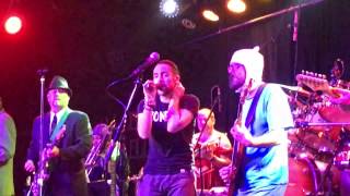 Watch Oingo Boingo Only Makes Me Laugh video