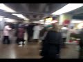 Видео Танцы у входа в станцию метро Театральная, Киев
