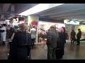 Video Танцы у входа в станцию метро Театральная, Киев