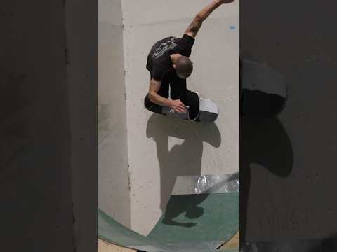 Crazy wallride‼️🤘🏽 #skateclipsdaily #skateboarding #skate #skateramp #skateboard