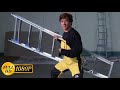 Jackie Chan fights with a dozen bodyguards / Police Story 4: First Strike (1996)