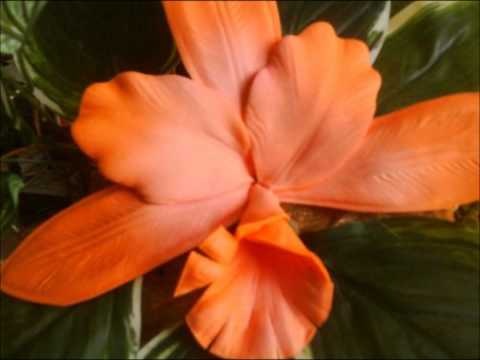 de foami en estas clases aprenderas a crear arreglos de flores para