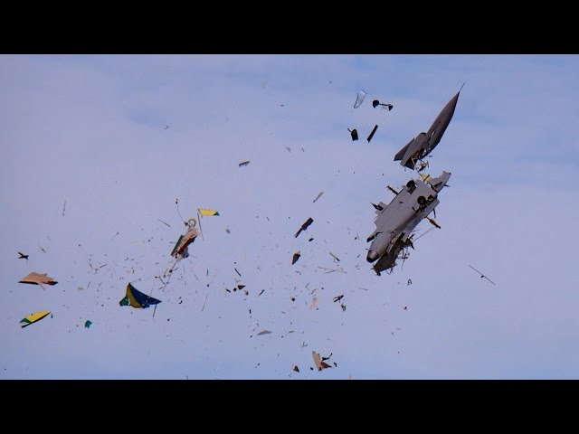 Gigantic RC crash with turbine-powered Jet - Video