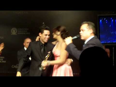 El besito de Mariel Guerrero y Albert Mena en los Casandra