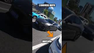 Un Motard Arrêté Au Feu Rouge Percuté Par Une Tesla