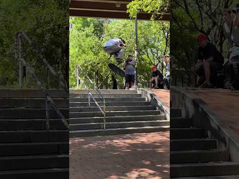 STEEZIEST ROLL AWAY #SKATEBOARDING #NYC #BROOKLYNBANKS