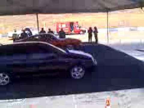 Golf GTi vs Maverick V8 Arrancada