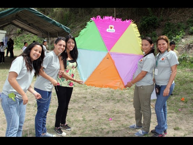 Vuelo de Papagayos contra las drogas / Alcaldía de Baruta 2014