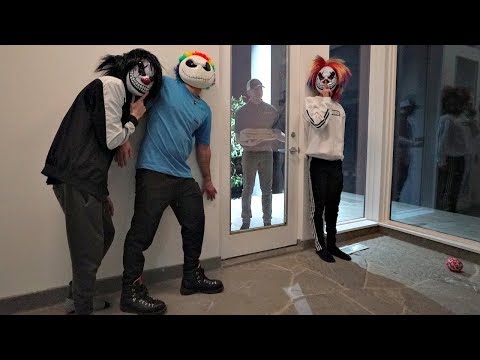 WE SCARED THE PIZZA DELIVERY GUY!