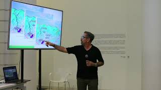 Charla "El cuidado del agua y los espacios lacustres" por el Dr. Javier García Velasco.