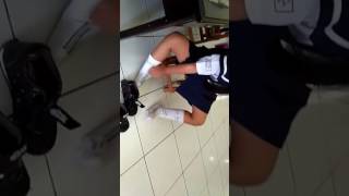 Seline belajar pakai sepatu Seline belajar pakai sepatu
