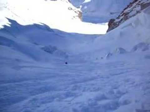 Mark here is skiing one of the more perilous routes down the Vallee Blanche, the VRAI Vallee Blanche! 0.45 min. | 0 user rating | 1622 views