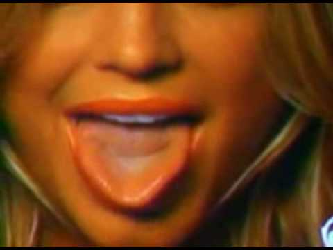 Fergie rolling her tongue in fergie hot kiss. Fergie rolling her tongue in