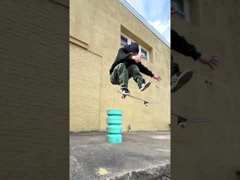 Nollie inward at some NJ crust #tomasta #skateboarding #skate