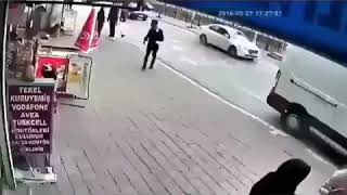 Tesetturlu Kardeslerimize Ahlaksizca Saldiran Bu Kadini Kiniyorum
