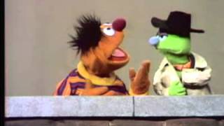 Clic Sesame Street Lefty Sells Ernie Air