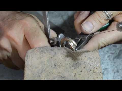 VIDEO : pengrajin cincin perak / emas putih handmade dengan berhiaskan berlian mess eropa -  ...