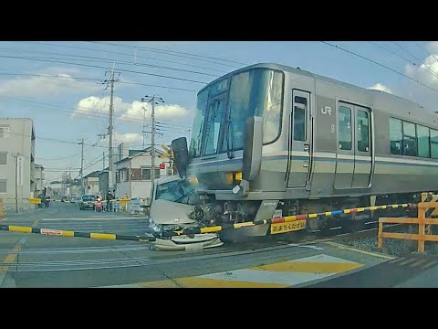 車と電車が衝突の瞬間、ドライブレコーダーが撮影　踏切に車がゆっくり進入　加古川 (11月22日 16:00 / 14 users)
