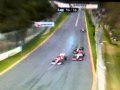 Fernando Alonso apura la frenada frente Hamilton y Webber. GP Australia 2010. Ferrari. F10.