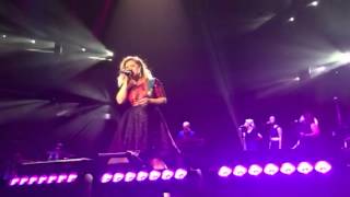 Watch Kelly Clarkson Just Missed The Train video