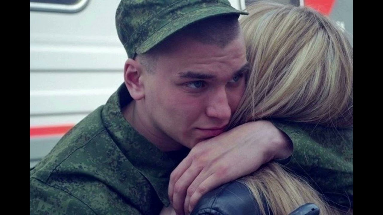 Перед уходом в армию русский парень выебал и кончил в свою бабу