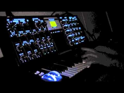 MiniMoog Voyager - Electric Blue