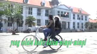 Watch Ebiet G Ade Camelia 1 video