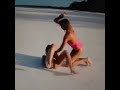 Elena Santarelli e Melissa Satta, botte e urla in spiaggia!