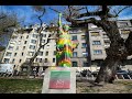 Felállították a szivárványszínű Black Lives Matter szobrot Ferencvárosban