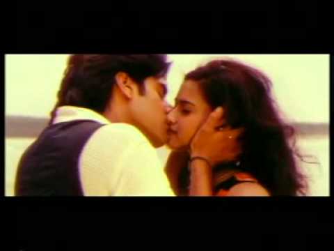 INDIAN ACTRESS HOT BHAVANA LIP KISS SCENE TELUGU MOVIE