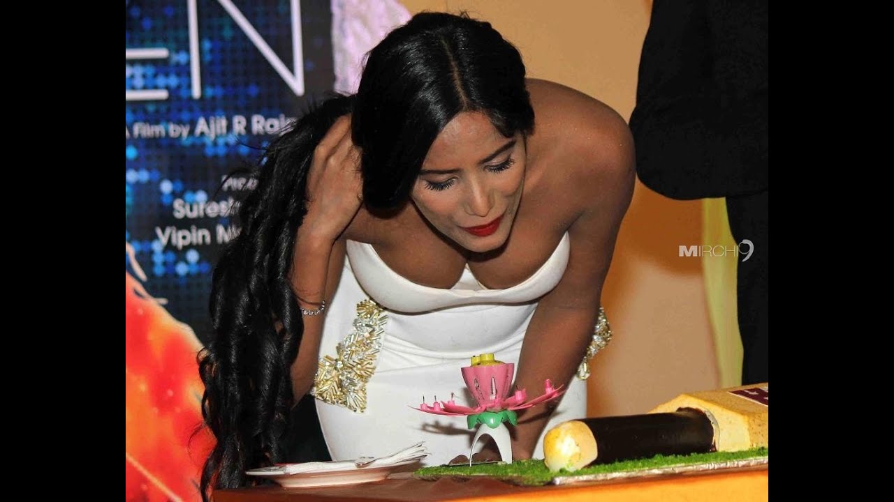 Poonam pandey boobs show pictures