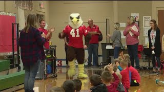 Military Father Surprises Kids During Pep Rally