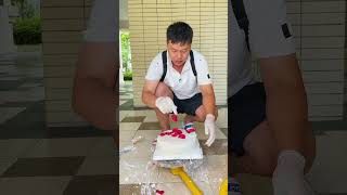 酒友把白酒藏到墙皮蛋糕中,蒙混过关#shorts#家庭搞笑#李叮长