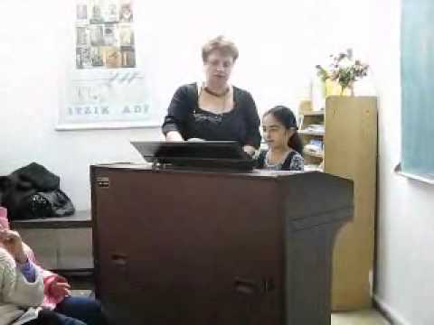 Shani Mashiach play piano Shani Mashiach play piano