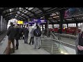 Berlin: S-Bahn-Fahrt von Friedrichstraße nach Bellevue über Hauptbahnhof. City train ride