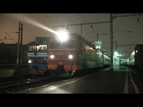 Электровоз ЭП1-350 с поездом №142 Симферополь — Екатеринбург