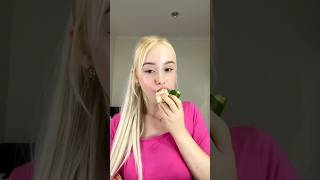Bule Barbie Favorit Makanannyabonteng Sama Sambal