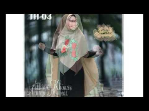 Khimar Flower Athina Jilbab instantsyari dengan hiasan bunga pada bagian tengah dan depan dengan pola segitiga. Khimar berbahan crept.