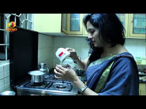 Singer Sunitha singing Sumam Prathi Sumam Song From Maharshi...