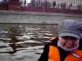 На лодке мимо московского Кремля